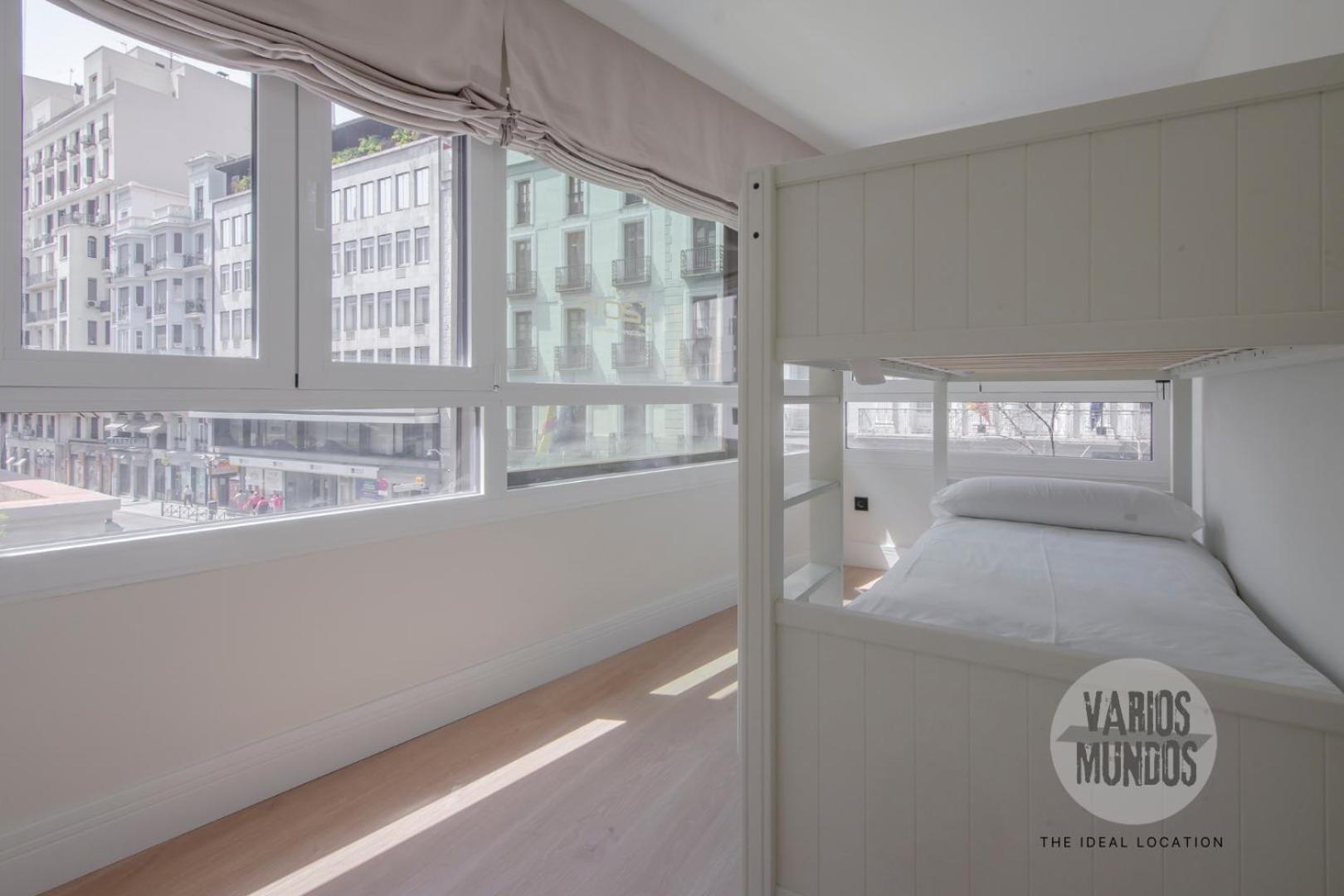 Apartment Malasana Luminosa 6, Ven A San Bernardo 20 E3 *